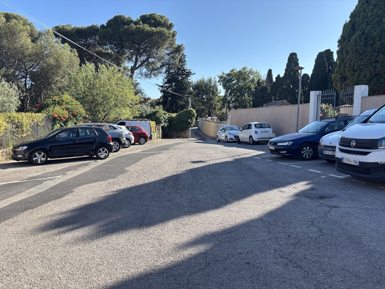 Parking cimetière Poussan